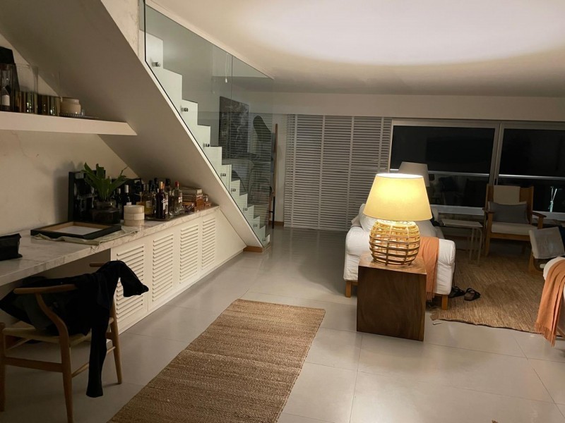 Hermoso penthouse en edificio en primera línea al mar 